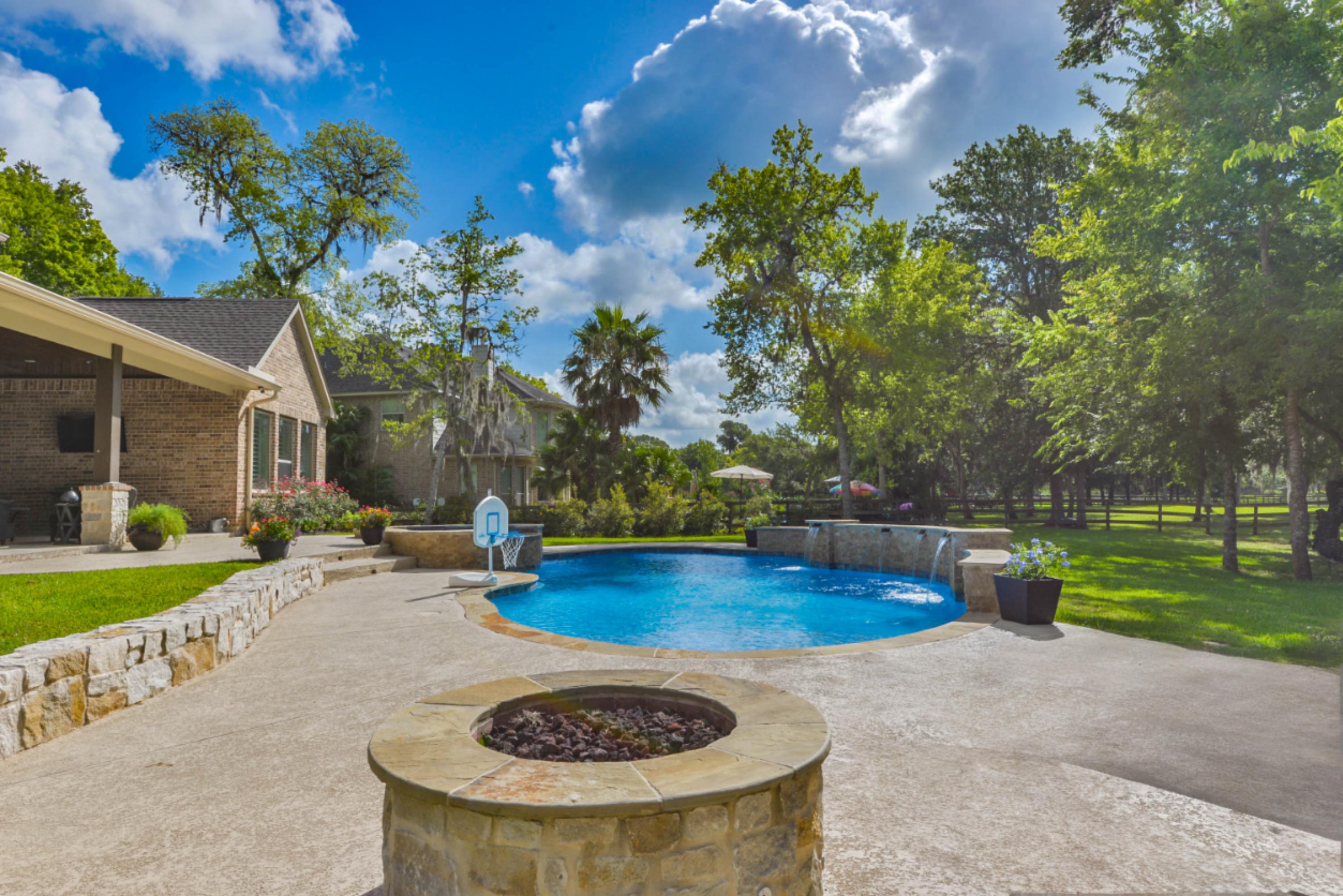 Custom Gunite Pools